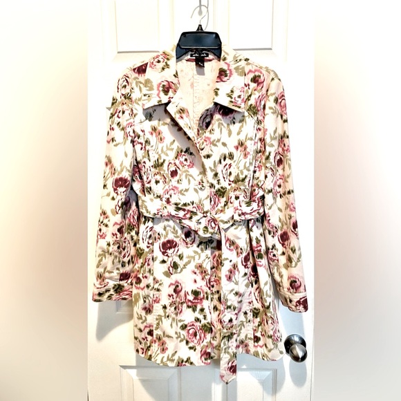 Madison Studio Jackets & Blazers - Madison Studio Pink Roses Floral Coat Size 12
